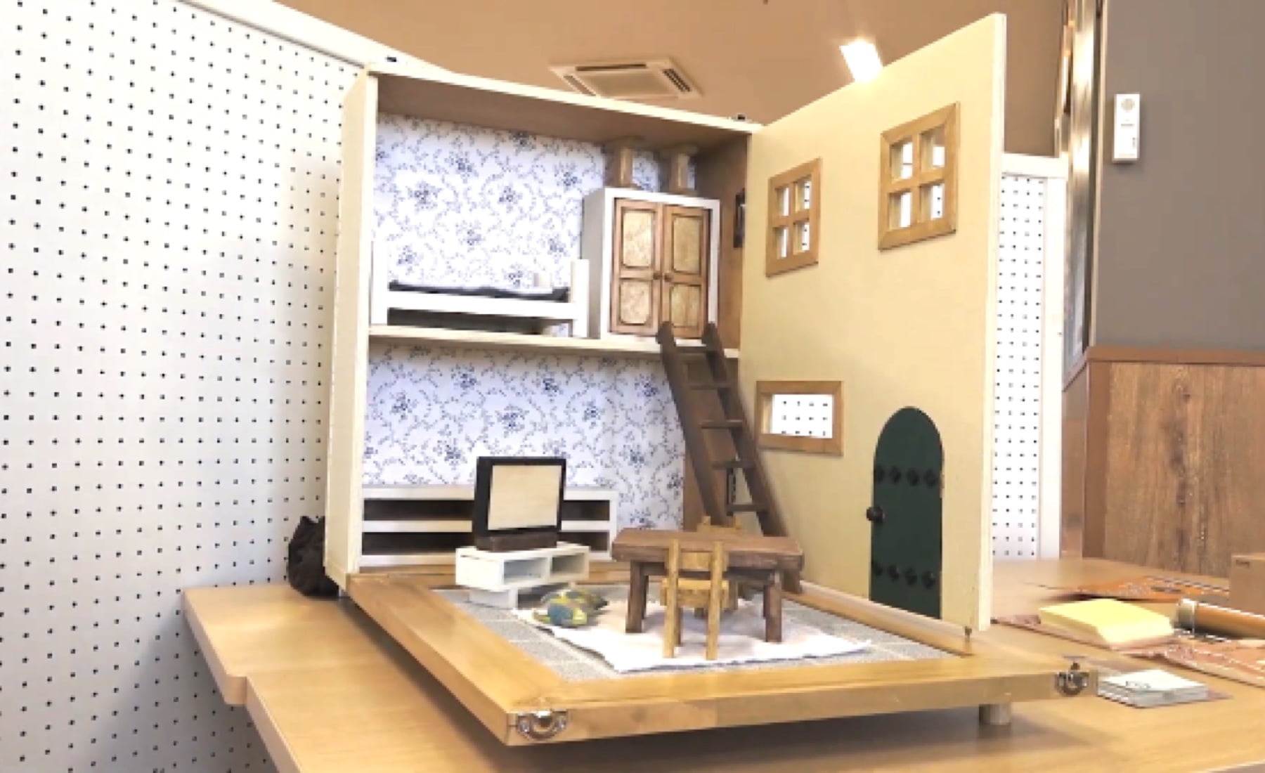 スタッフ手作りのくみまちハウスが登場