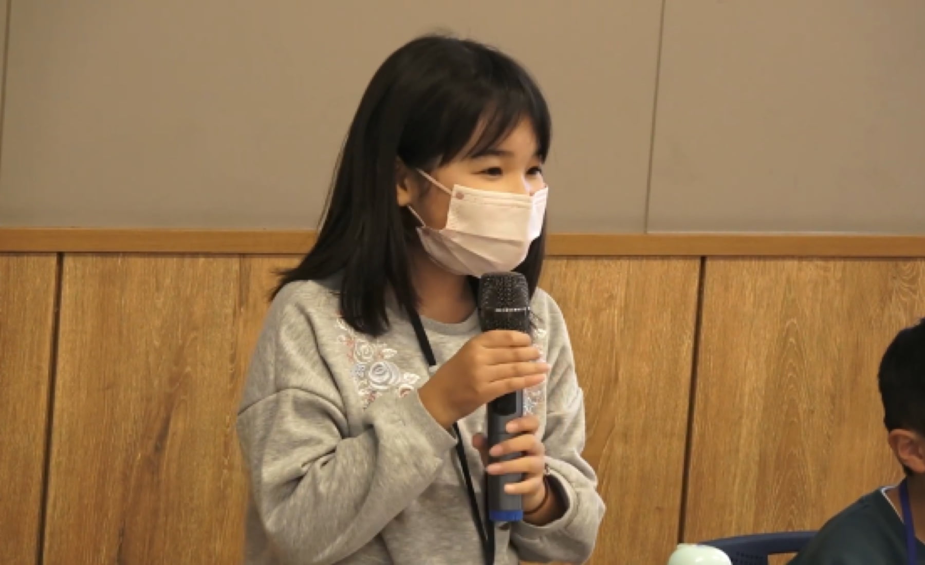 「転んだら危ないので床に落ちている物を拾う」 片付けも大事!