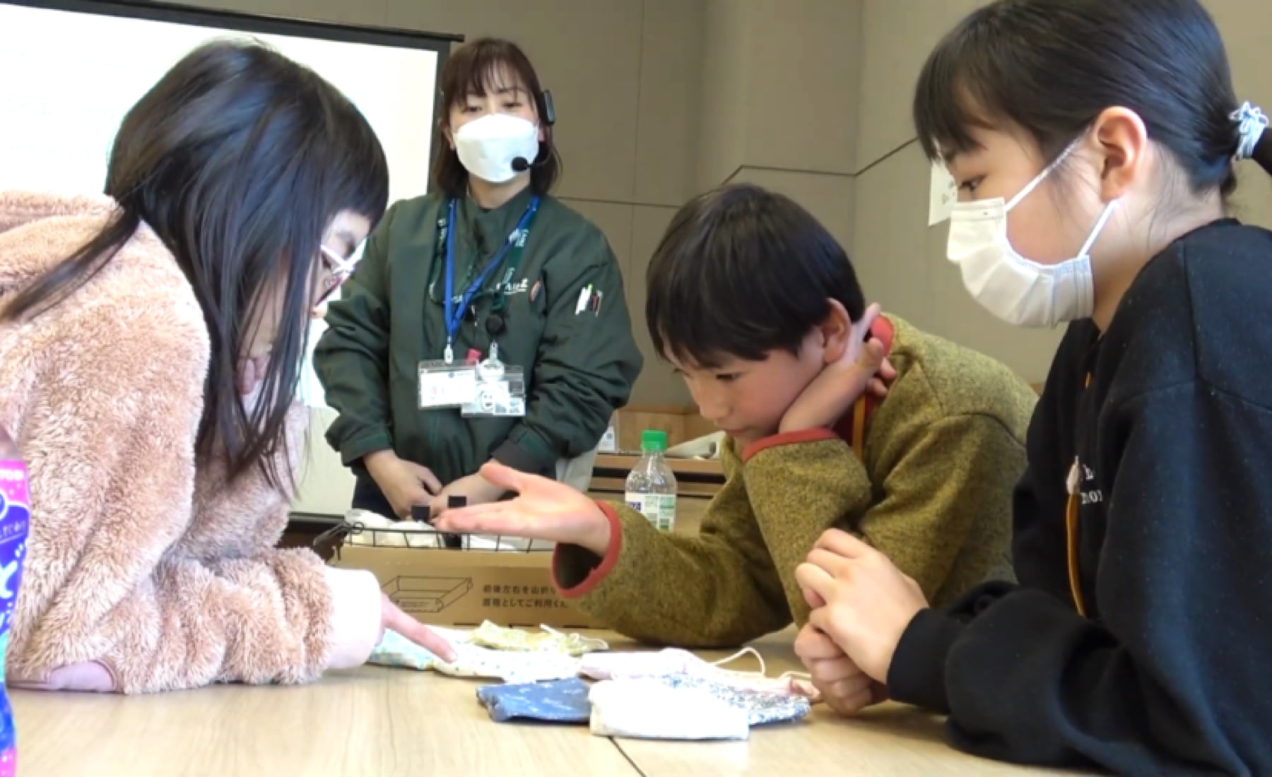 まずは袋選び譲り合って「お先にどうぞ!」
